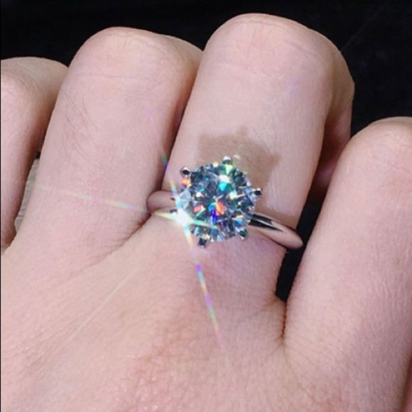 18k White Gold Ring w/ 2.0ct Natural Zircon - Picture 6 of 15